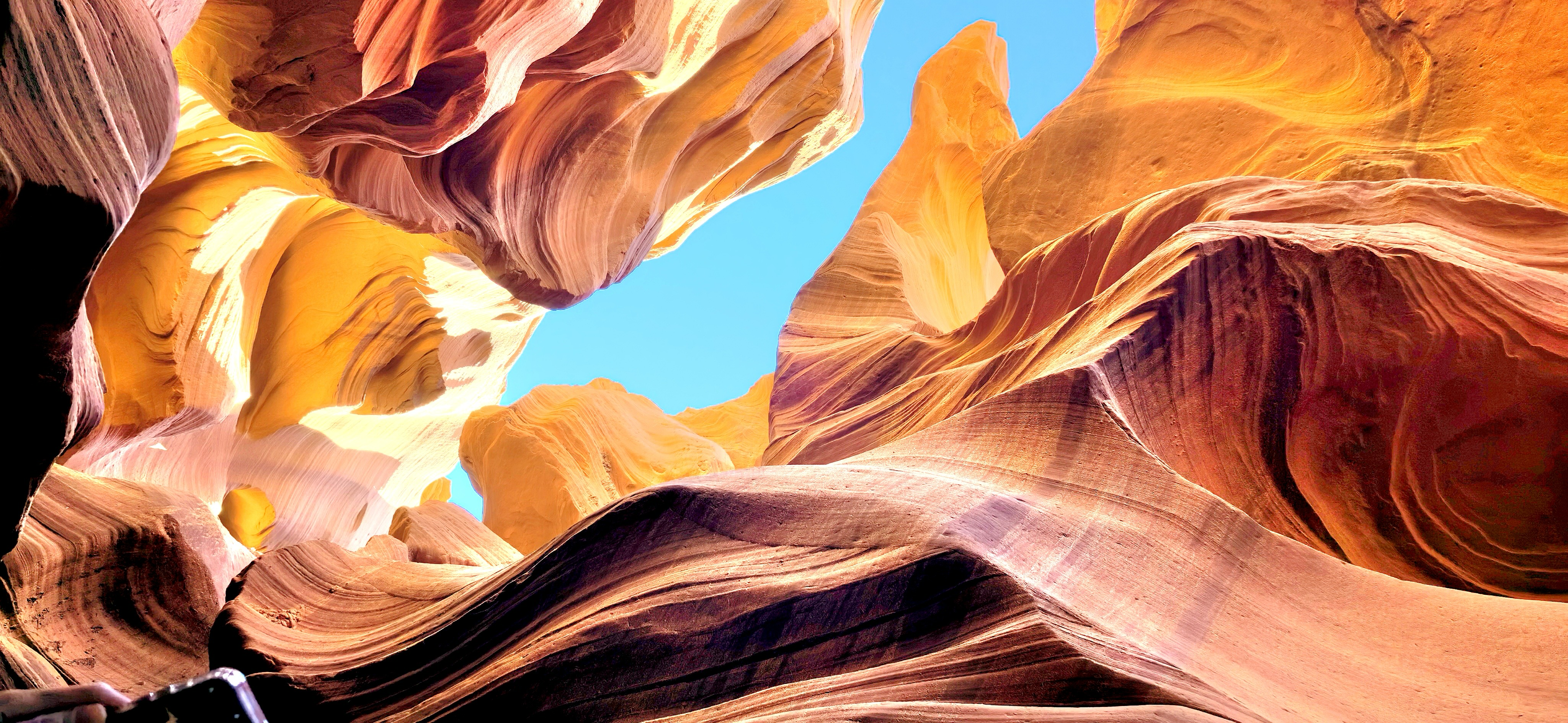 Chasing Light and Colors: Our Winter Escapade in Antelope&nbsp;Canyon